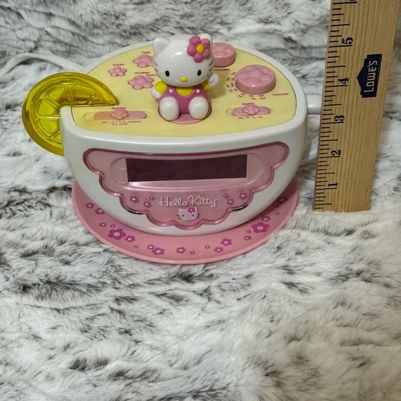 Vintage Hello Kitty Pink and Yellow Teacup Alarm Clock Radio - Picture 10 of 10